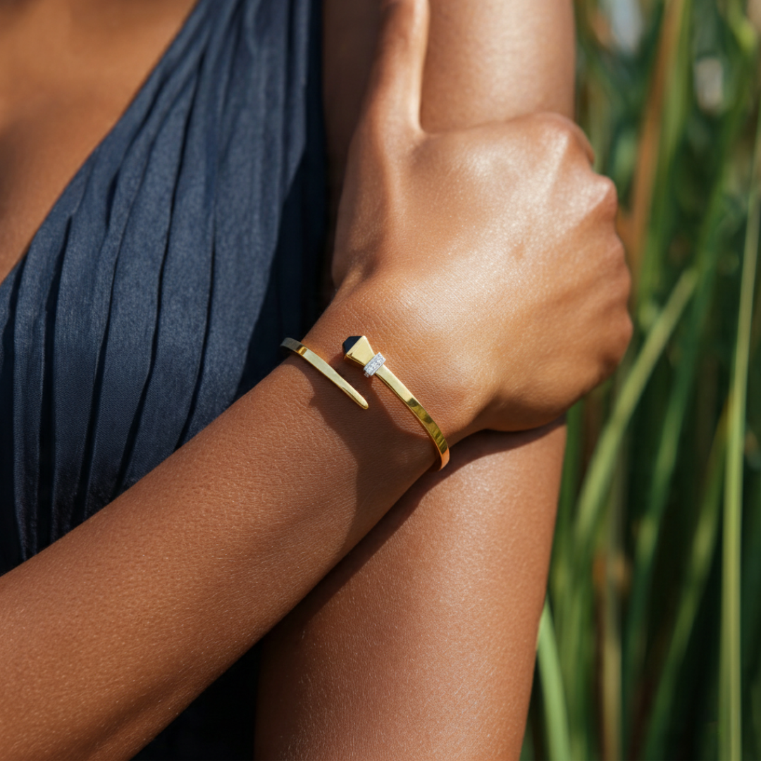 YELLOW GOLD CROSSOVER STYLE HINGED BANGLE BRACELET WITH ONYX AND DIAMONDS (3.40 MM)